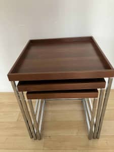 Nest of tables, stainless steel legs