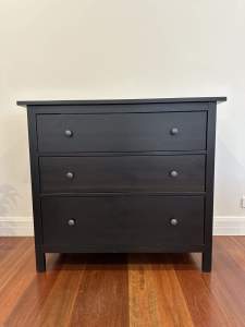 IKEA chest of drawers (3 drawers)