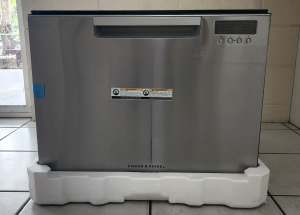 AS NEW FISHER AND PAYKEL STAINLESS STEEL DISHWASHER - AS NEW (PRICE NE