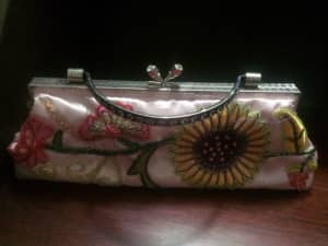 Vintage retro style decorative pink purse bag faux diamond handle