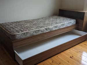 Trundle single bed, mattress included