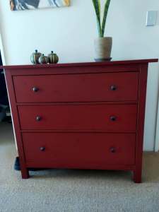 2 bedside tables & chest off 3 drawers
