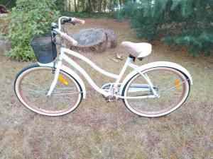 Vintage style step through 26in beach cruiser bicycle rides well 