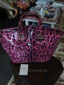 Givenchy Leather handbag Pink Jaguar