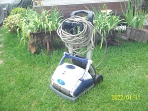 astral rt robotic pool cleaner with caddy TRADE INS WELCOME
