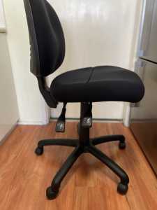 Gregorys Inca medium back office chair brand new $120