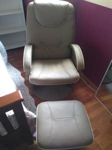 Glider chair and footrest - Babyhood