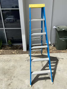 1.8m Fiberglass step ladder