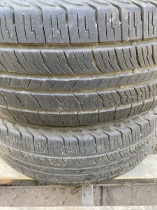 2/ 4WD Tyres 50% Tread 265/65/R17