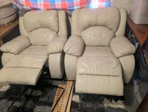 Tan leather lazyboy recliners