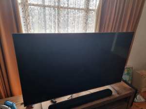 Hisense 65 LED U8HAU TV broken screen