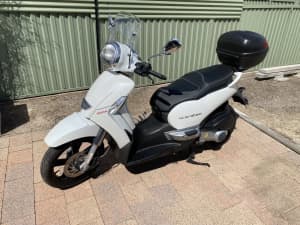Scooter - Aprilia 300cc