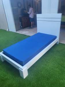 Single white high gloss bed Inc foam mattress 