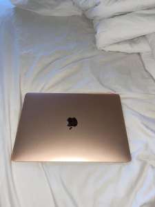 2020 Apple macbook air 13-inch i3 256 GB ROSE GOLD