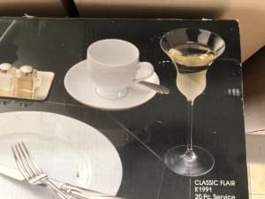 9 Mikasa Classic Flair white tea cups and matching saucers ( Brand new