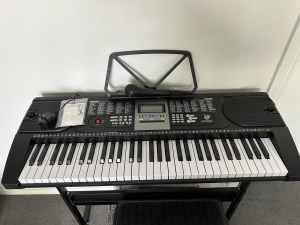 Electric keyboard on stand