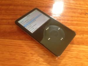 Apple iPod Classic 30gb 5th Generation (Black)