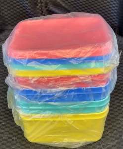 Set of 4 tupperware containers