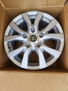 5 x Genuine Toyota Landcruiser 200 Sahara/VX wheels - Excellent cond