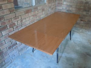 Laminex extendable table