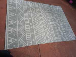 Grey White Pattern Rug 160x220cm