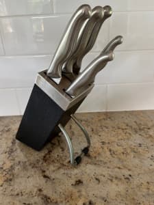 Knife Block with 5 Knives Make an Offer