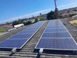 20 ROOFTOP SOLAR PANELS WITH INVERTER