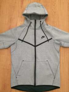 Mens Teen Nike Tech Fleece Hoodie Size S Chest 95-104CM Length 64-70CM