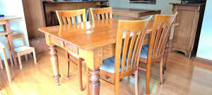 Celery pine top dining table