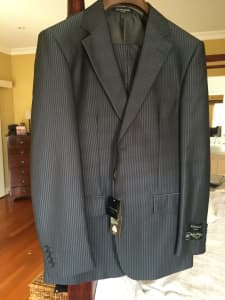 Stunning new Italian Emporio Uomo 2-piece grey exec business suit