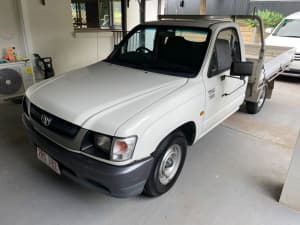 2004 Toyota Hilux  5 Sp Manual C/chas