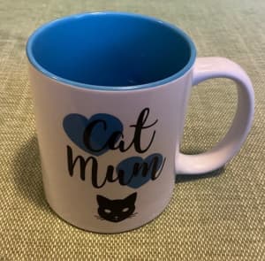 CAT MUGS WITH HEARTS -