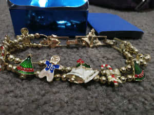 Christmas bracelet, Avon, goldish 