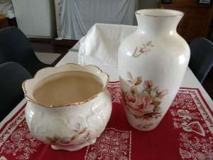 Quality porcelain pots from collectable ceramics studio