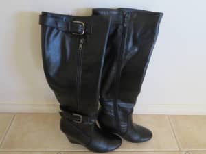 New Women's Knee-High Black Boots - size 7