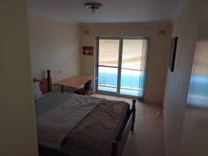 Queen bed, large room, fully furnished, ONE person