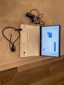 *AS NEW* HP LAPTOP (NEGOTIABLE)