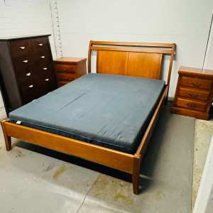 Queen bed frame Q4416 golden pine (delivery for extra) New Mattress e