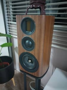 Wharfdale Evo 4.2 with Original Stands ( Almost New)