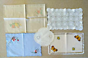 DOYLEYS DOILIES DOYLIES MIXED LOT OF 5 - ALL IN VERY GOOD CONDITION.