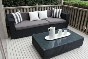 WICKER OUTDOOR LOUNGE SETTING,3 SEATER COFFEE TABLE