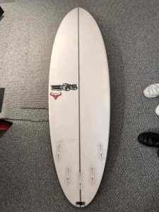 JS Raging Bull surfboard 6’5 in great condition