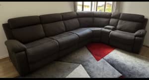 5 Seater lounge corner couch with electric recliner