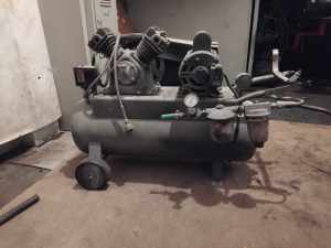 AIR COMPRESSOR IN GOOD WORKING ORDER 