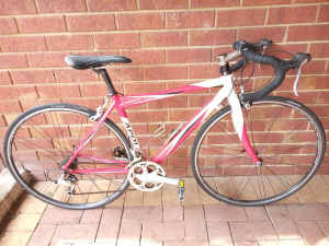 Road bike 9speed mech sound smooth $200 cash only 
