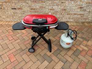 Portable bbq-Coleman roadtrip grill complete with extras
