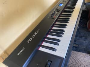 Roland RD-300NX Stage Piano Excellent Condition