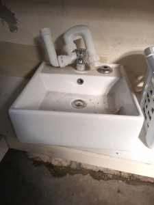 Ceramic sink 