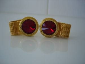 CUFFLINKS WITH RED STONES