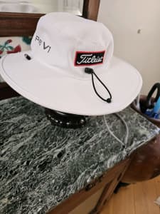 Golf Hat Titleist in clean and good condition